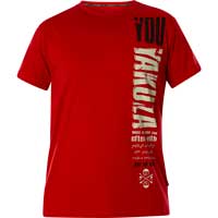 T-Shirt with prints and large lettering    Yakuza T-Shirt Teach TSB-23032  in red  Short-sleeved shirt  Large lettering on the front side  Large print with lettering on the back side  Logo print near the lower seam  Leather patch on the left side ...